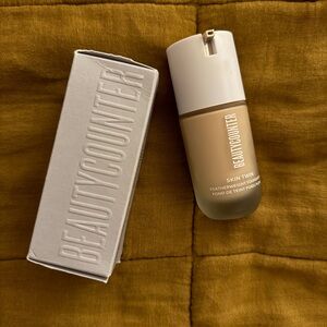 New in Box Beautycounter Skin Twin Featherweight Foundation